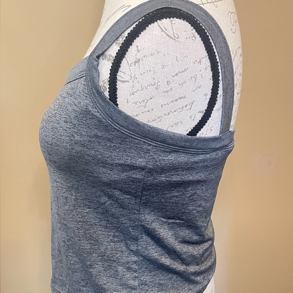 👟NELEUS COMPRESSION RUNNING SHIRT WITH BRA👟 BUNDLE OF 3 🎉 - Picture 2 of 9